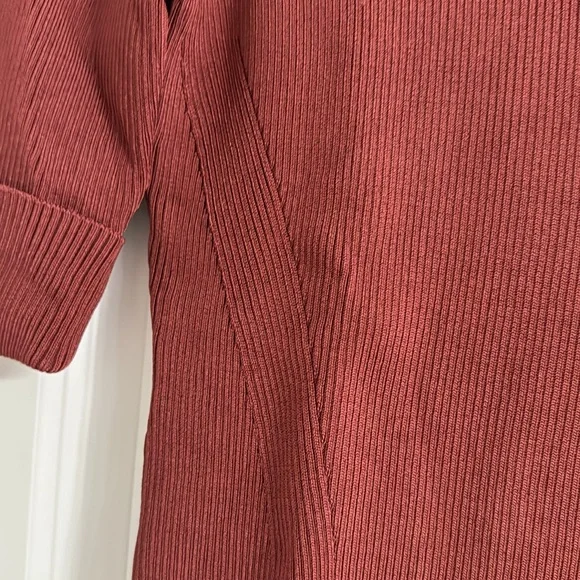 Like new lightweight sweater. - Picture 4 of 7